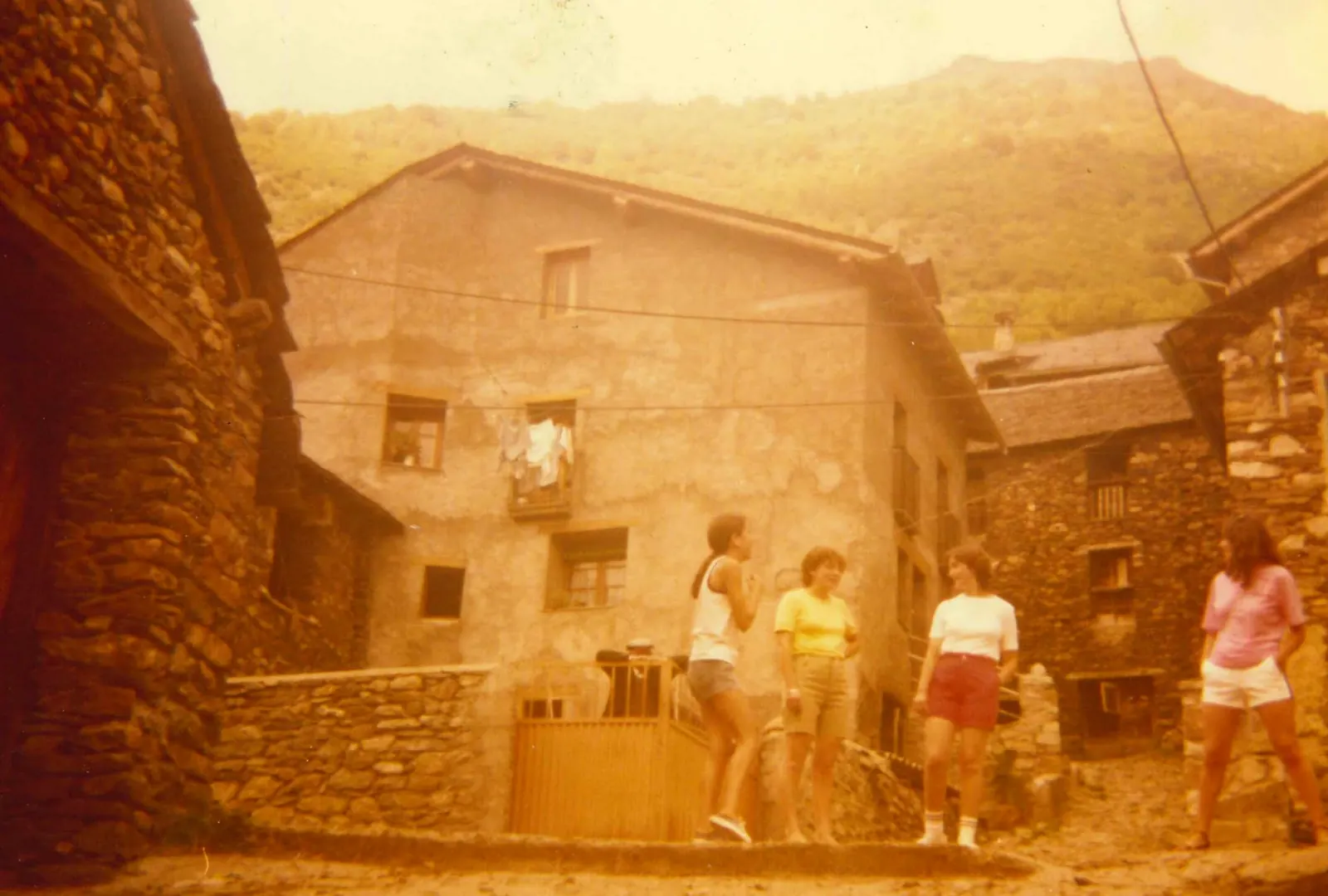 Colònies 1983, Casa Llavasa · Durro — foto 2