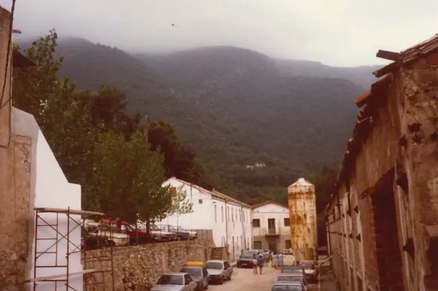 La casa de colònies Les Mines d'Osor, en una foto de les colònies del 1985